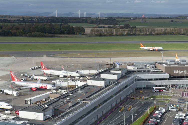 Edinburgh-Airport-Traffic-096-scaled