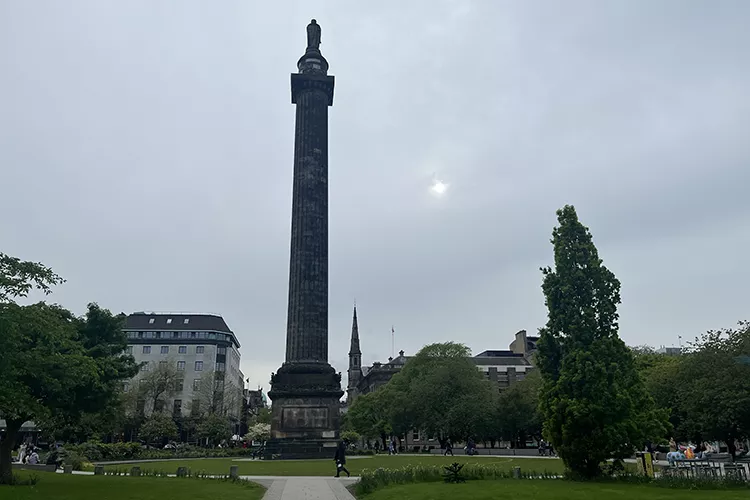 Melville Monument St Andrews Square